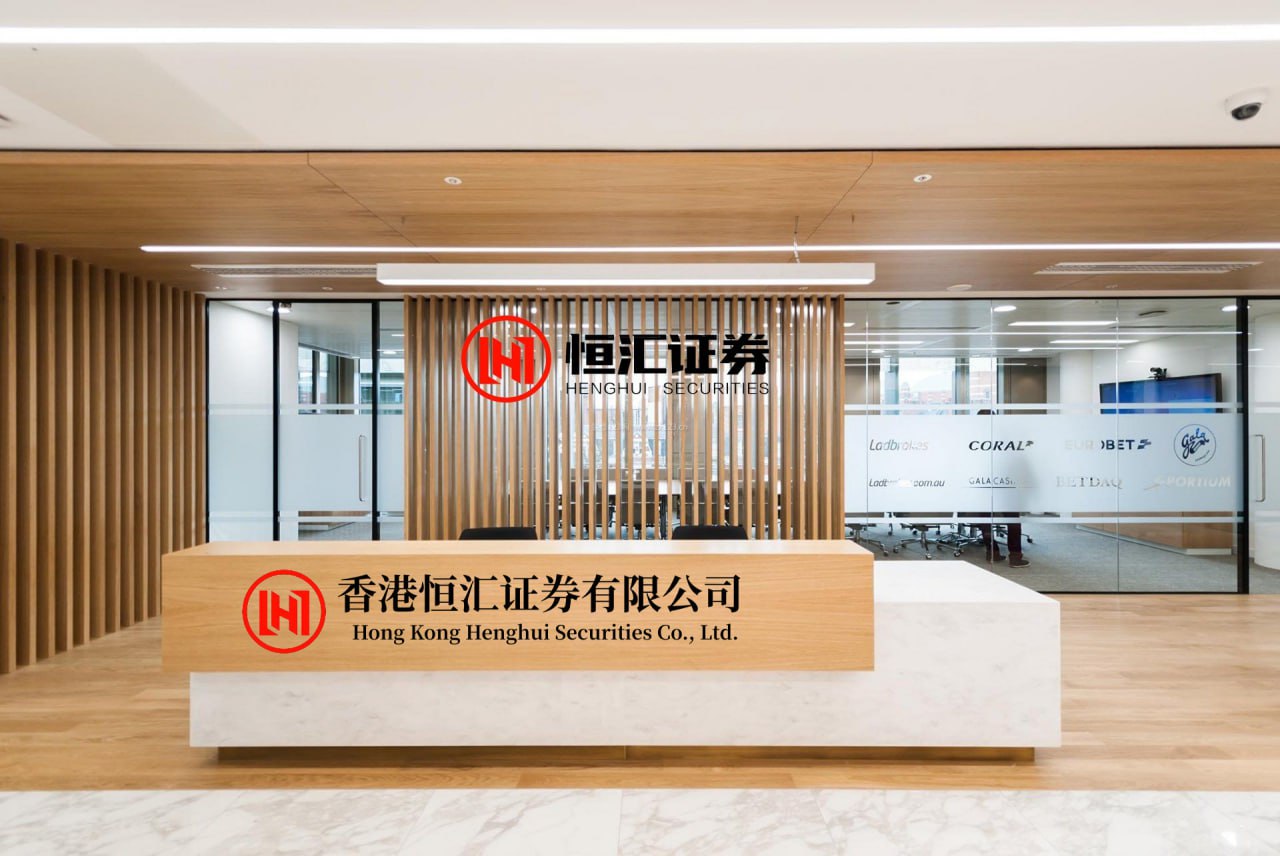 乐配网配资平台 拣钱哥：'梅开二度'均线战法 第二波主升浪往往比第一波更大更长，它是“波浪理论”中的主升浪第三浪。关键在于用13日、55日均线交叉叠加MACD金叉，把“回踩结束”与“再启动”同...
